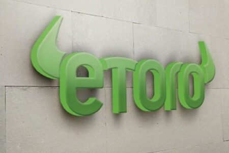 eToro 發行兩種穩定幣種，並新增 MKR、BAT 以及 OMG