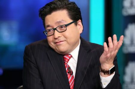 看好現貨 ETF 獲批後需求激增，華爾街大多頭 Tom Lee：比特幣 5 年內可能達 50 萬美元