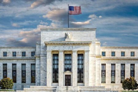 Fed 願接受短暫高於 2% 的通膨，分析師：熱錢將流入比特幣