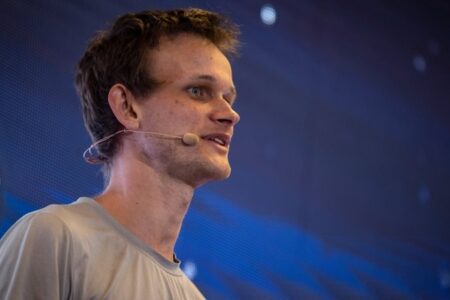 Vitalik 批微策略創辦人言論荒謬至極，認為他主張透過監理俘虜保護加密貨幣